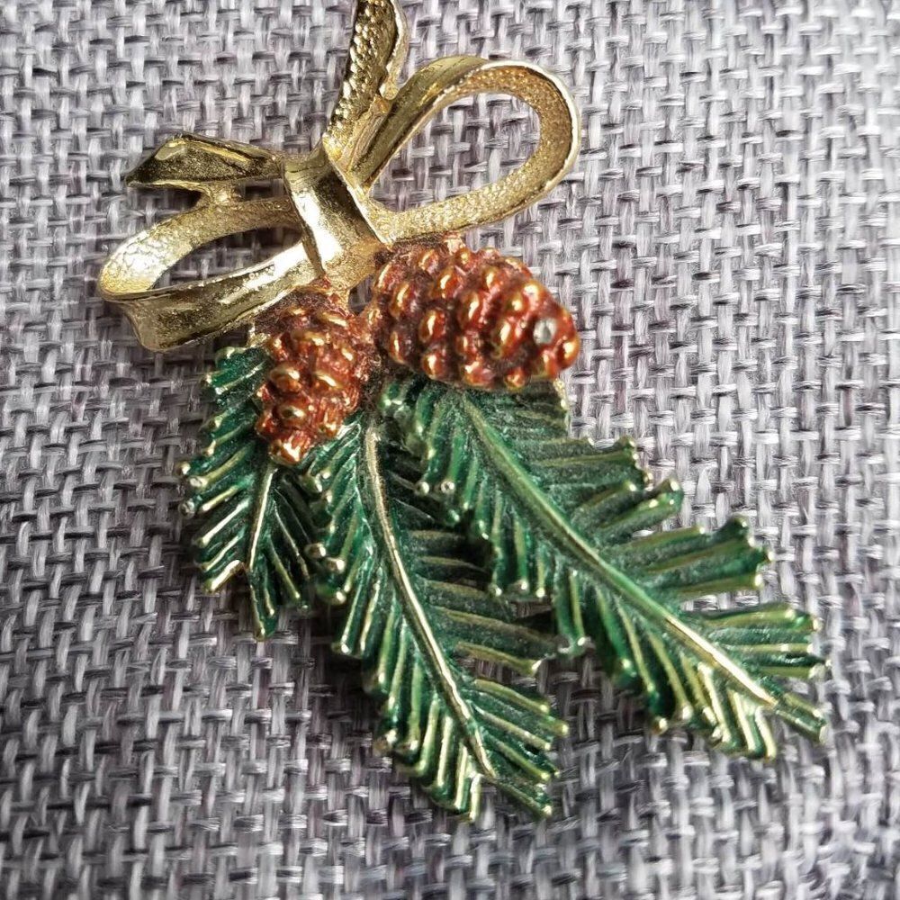Gerrys Vintage Pine Bough with Pine Cones Brooch